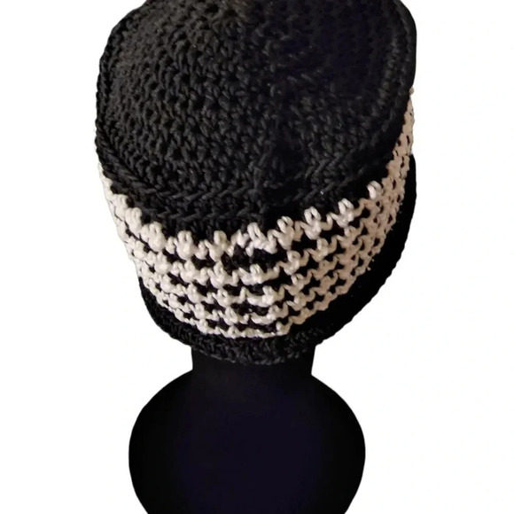 Handmade Crochet Ladies Houndstooth Beanie. main image 12